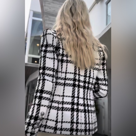 CATWALK CONNECTION Krystal Houndstooth Blazer is a must have in your wardrobe. - Picture 12 of 12